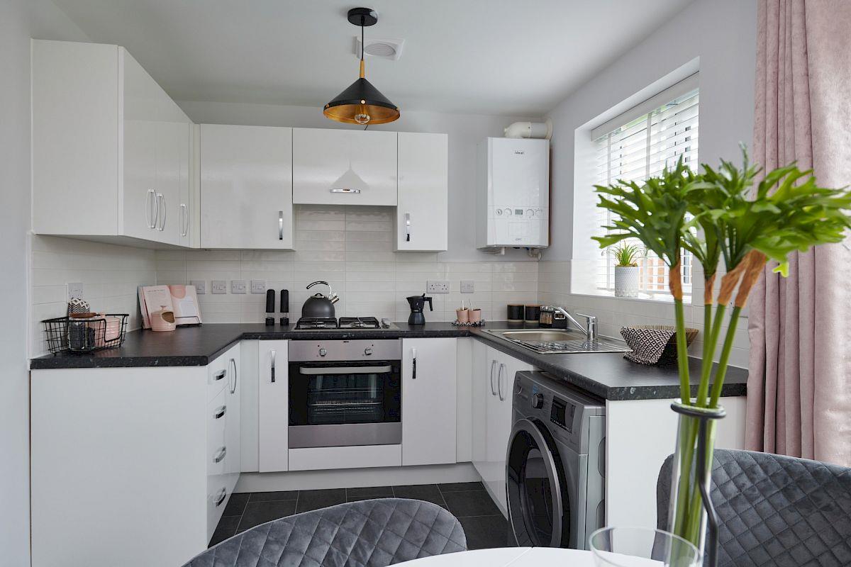 2 Bedroom House To Rent image 3